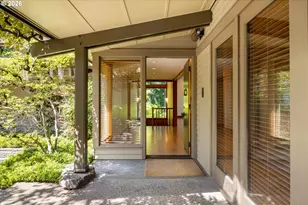 1117 SW Mitchell Ln, Portland, OR 97239 - Photo 2