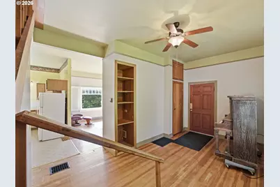 1829 Irving Ave, Astoria, OR 97103 - Photo 4