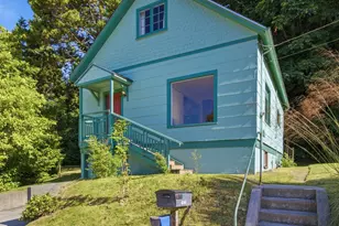 1829 Irving Ave, Astoria, OR 97103 - Photo 2