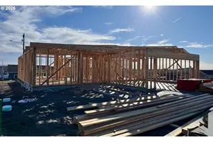 848 NE Laurel Spgs Dr, Hermiston, OR 97838 - Photo 2