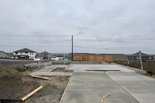 848 NE Laurel Springs Dr, Hermiston, OR 97838 - Photo 1