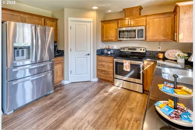 3352 NE Daffodil Dr, McMinnville, OR 97128 - Photo 8