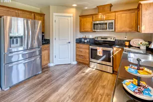 3352 Northeast Daffodil Drive, McMinnville, OR 97128 - Photo 8