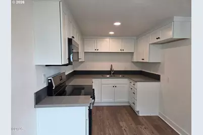 306 8th St, Garibaldi, OR 97118 - Photo 8