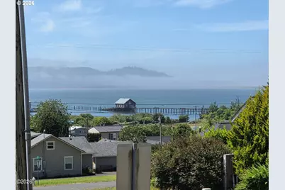 306 8th St, Garibaldi, OR 97118 - Photo 4