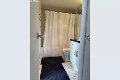 2020 SW Main St #405, Portland, OR 97205 - Photo 16