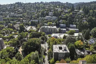 2020 SW Main St, Portland, OR 97205 - Photo 32