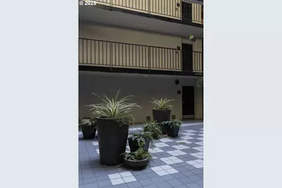 2020 SW Main St #405, Portland, OR 97205 - Photo 26