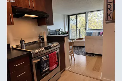 2020 SW Main St #405, Portland, OR 97205 - Photo 10