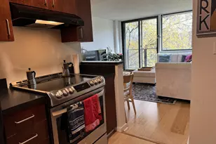 2020 SW Main St, Portland, OR 97205 - Photo 10