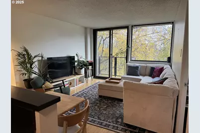 2020 SW Main St #405, Portland, OR 97205 - Photo 8