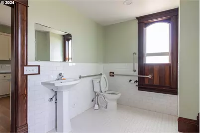 235 NE 3rd St, Hermiston, OR 97838 - Photo 8