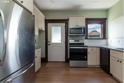 235 NE 3rd St, Hermiston, OR 97838 - Photo 10