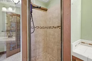 8235 72nd Ave NE, Salem, OR 97305 - Photo 16