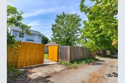 8329 N Johnswood Dr, Portland, OR 97203 - Photo 38