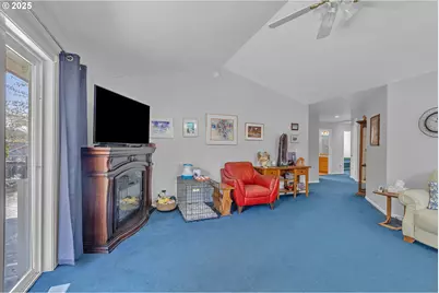 2200 SE Chinaberry Ave, Roseburg, OR 97470 - Photo 18