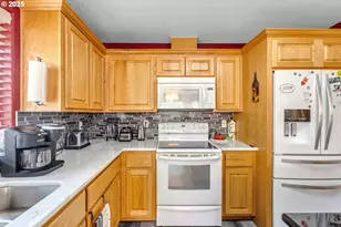 2200 SE Chinaberry Ave, Roseburg, OR 97470 - Photo 12