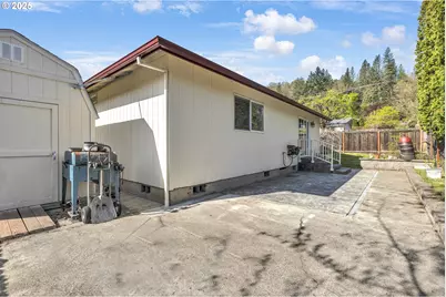 2200 SE Chinaberry Ave, Roseburg, OR 97470 - Photo 32