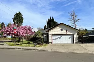 2200 SE Chinaberry Ave, Roseburg, OR 97470 - Photo 36