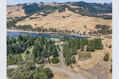 9860 S Bank Dr, Roseburg, OR 97470 - Photo 46