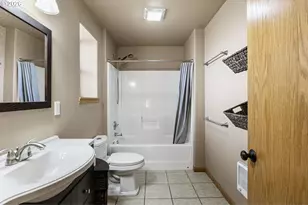 9860 S Bank Dr, Roseburg, OR 97470 - Photo 32