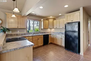 9860 S Bank Dr, Roseburg, OR 97470 - Photo 12