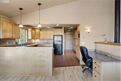 9860 S Bank Dr, Roseburg, OR 97470 - Photo 10