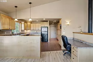 9860 S Bank Dr, Roseburg, OR 97470 - Photo 10