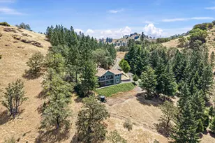 9860 S Bank Dr, Roseburg, OR 97470 - Photo 42
