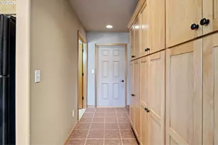 9860 S Bank Dr, Roseburg, OR 97470 - Photo 14
