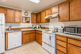 2905 NE 13th St, Gresham, OR 97030 - Photo 8