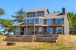 89610 Sea Breeze Dr, Warrenton, OR 97146 - Photo 4