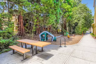 7967 NE Heiser St, Hillsboro, OR 97006 - Photo 28