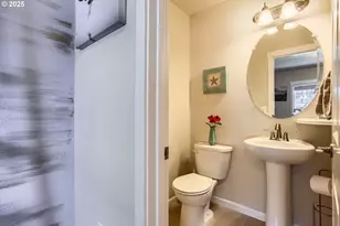 7967 NE Heiser St, Hillsboro, OR 97006 - Photo 6