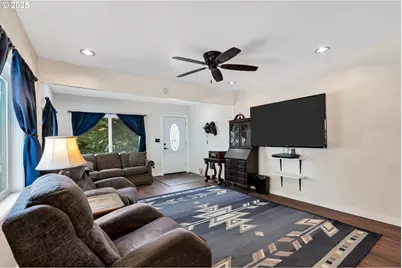 761 SE Polk St, Camas, WA 98607 - Photo 8