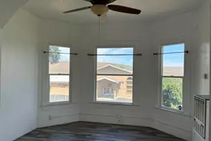 1914 SE Court Ave, Pendleton, OR 97801 - Photo 2