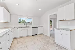 15109 SE Oatfield Rd, Milwaukie, OR 97267 - Photo 16