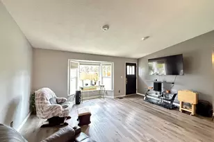 105 Timberline Dr, Castle Rock, WA 98611 - Photo 2