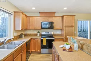 38802 Cascadia Village Dr, Sandy, OR 97055 - Photo 8