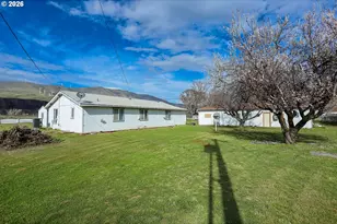 406 1st St, Rufus, OR 97050 - Photo 6