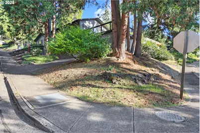 1210 E 38th Ave, Eugene, OR 97405 - Photo 4