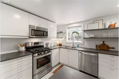 6416 S Corbett Ave, Portland, OR 97239 - Photo 12