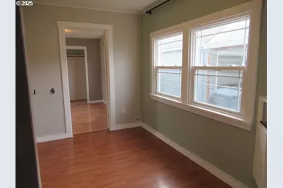 370 W B St, Lebanon, OR 97355 - Photo 10