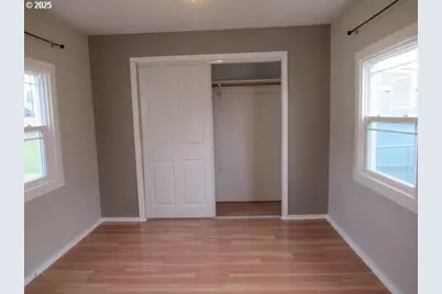 370 W B St, Lebanon, OR 97355 - Photo 8