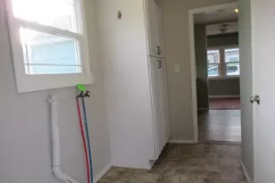 370 W B St, Lebanon, OR 97355 - Photo 2