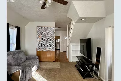822 S 8th St, Cottage Grove, OR 97424 - Photo 12