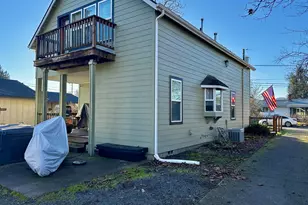822 S 8th St, Cottage Grove, OR 97424 - Photo 4