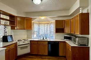 822 S 8th St, Cottage Grove, OR 97424 - Photo 14