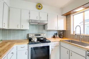 6843 N Swift St, Portland, OR 97203 - Photo 8
