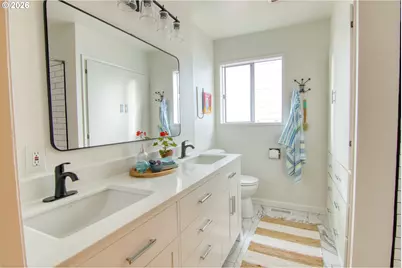 6843 N Swift St, Portland, OR 97203 - Photo 16